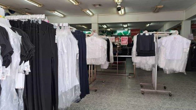 Buscan uniformes económicos