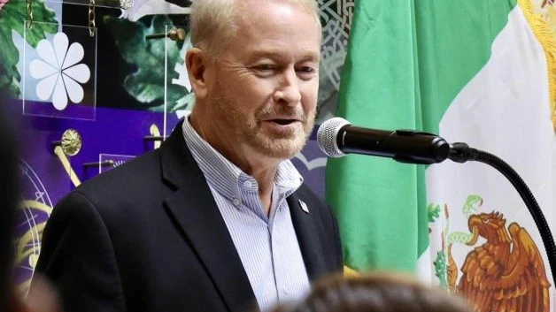 Presume Embajador logros en México