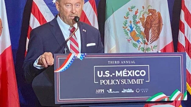 México cambia de rumbo; asegura embajador de EU, Ron Johnson