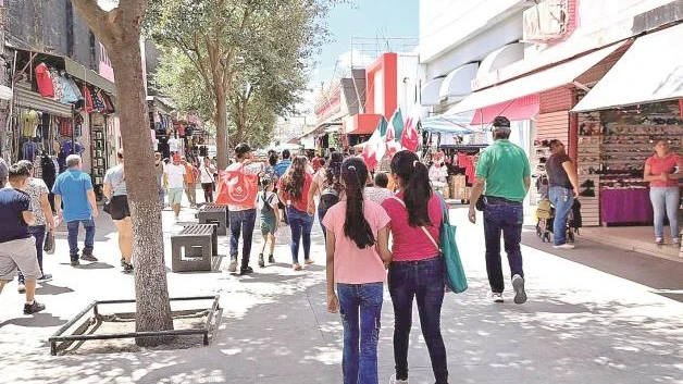 Caótico día en las calles en busca de útiles escolares