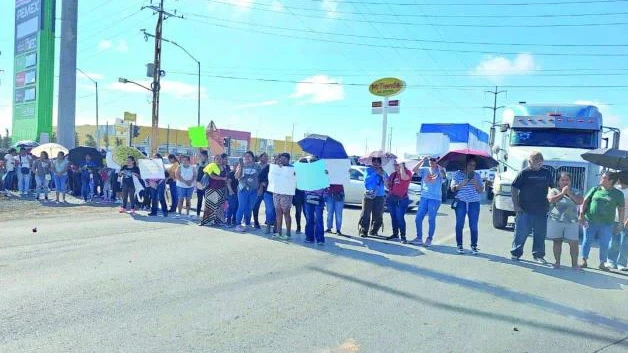 ¡´Queremos luz, queremos luz´! bloquean familias carretera a San Fernando