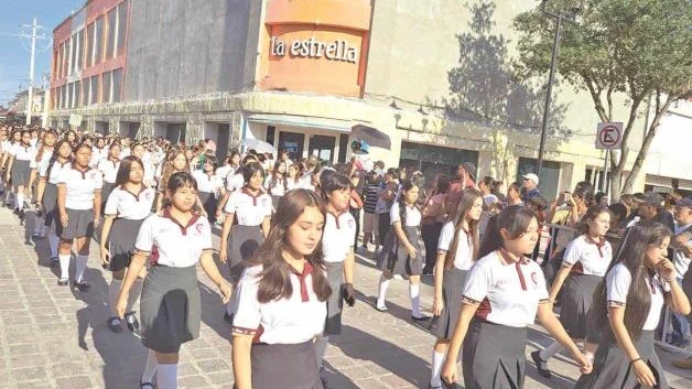 Emotivo desfile cívico-militar en Reynosa