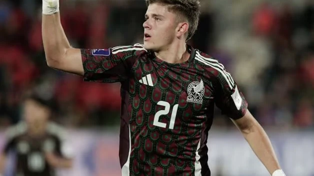 México golea y elimina a Chile para avanzar a cuartos del Mundial