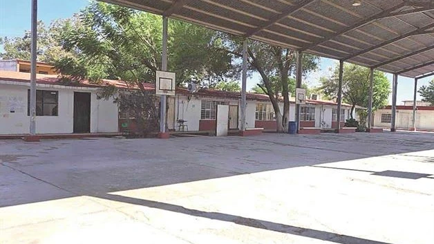 Restablecen la energía eléctrica en 2 primarias