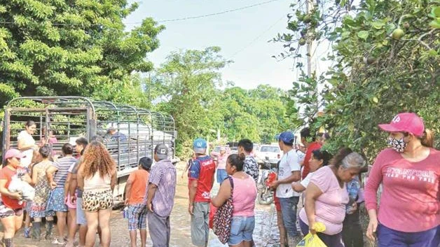 Reparten ayuda en las comunidades indígenas