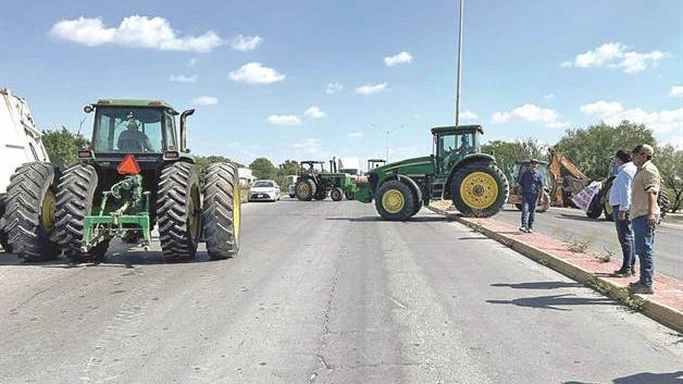 Campesinos amagan con toma de carreteras
