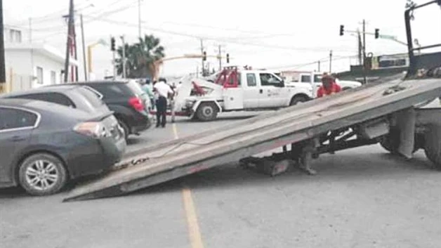Obstruir tu cochera es ilegal, advierte Tránsito
