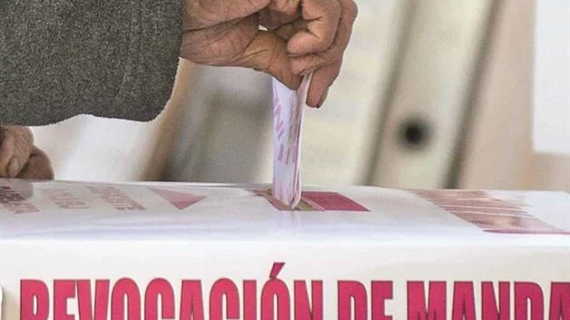 Proponen revocar mandatos