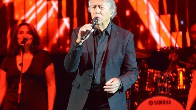 Conquista con su voz