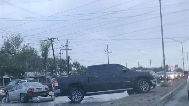 Choque en zona industrial de Río Bravo provoca tráfico vehicular