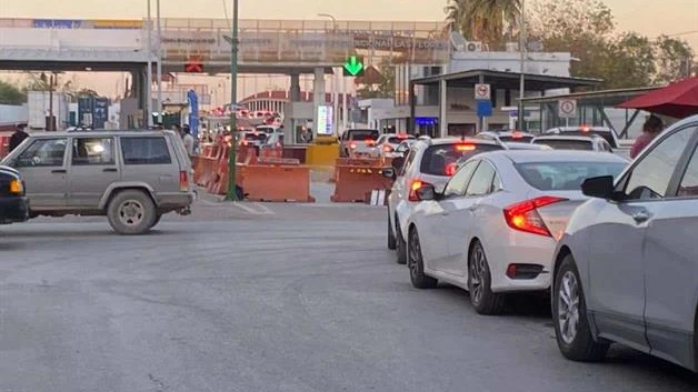 Puente Internacional Las Flores en Río Bravo, con largas filas para cruzar a Estados Unidos
