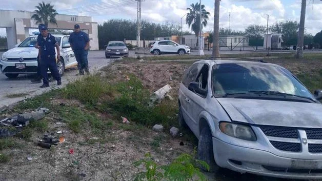 Sale de avenida y termina en dren parcelario en Río Bravo