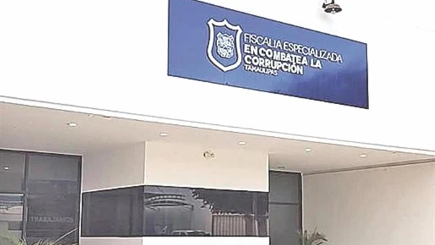 Van contra exfuncionarios