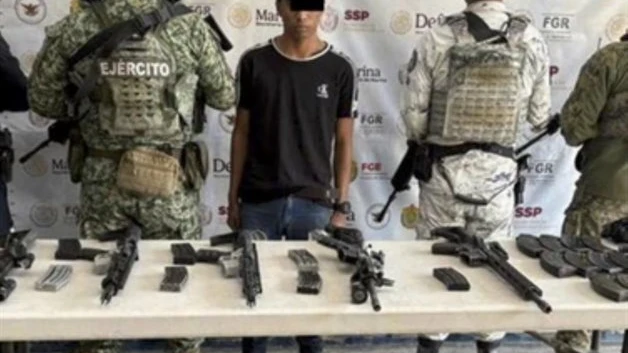 Detienen en Veracruz a menor con armas largas