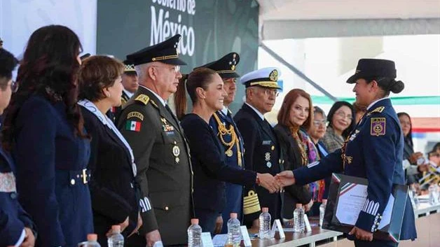Sheinbaum reconoce labor histórica de la Fuerza Aérea