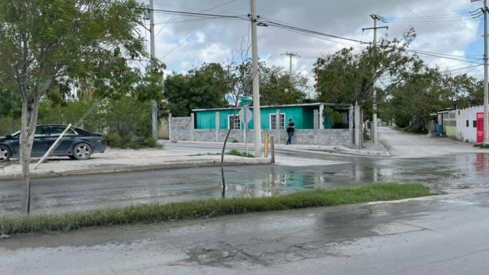 Denuncian afectaciones por fuga de aguas negras