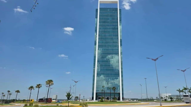 Mundial vacía oficinas y aulas