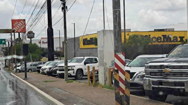 Informales dominan la venta de autos usados