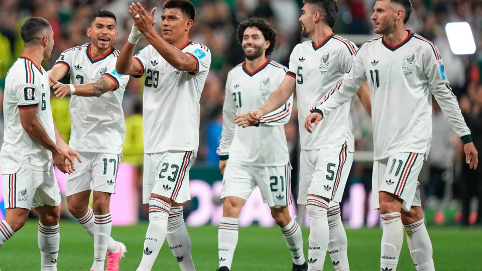 Golea México 3-0 a Chequia y firma pase invicto en grupo