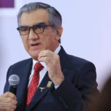 Llama Americo a frenar golpeteo entre aspirantes