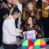 Recibe alcaldesa reconocimiento del gobernador