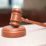 Vinculan a proceso a hombre por delitos contra libertad de expresión