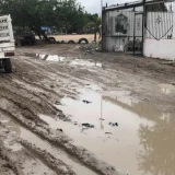 El fango afecta movilidad de vecinos Bloqueados por lodo