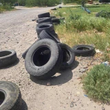 Son un foco de riesgo llantas abandonadas