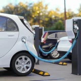 Escasean cargadores para autos electricos
