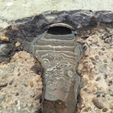 Brota agua potable y residual; protestan vecinos est&aacute;n molestos