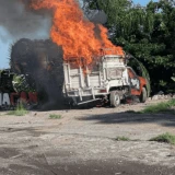Reportan bloqueos y quema de vehículos en Michoacán