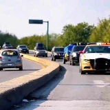 Cruzan paisanos sin incidentes