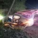 Sale ileso tras derribar poste de la CFE en Río Bravo