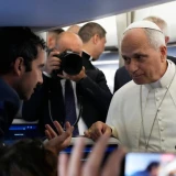 El papa Leon XIV defiende la prensa libre en su viaje a Francia