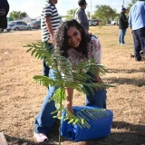 Senadora Sosa planta árboles en Matamoros