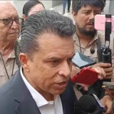 Pide Lalo Gattas licencia a la alcaldi de Victoria