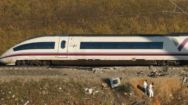 Aumenta a 74 los fallecidos por el accidente de trenes en España