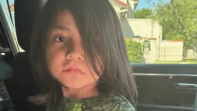 Niño deambulaba solo por calles de Laredo