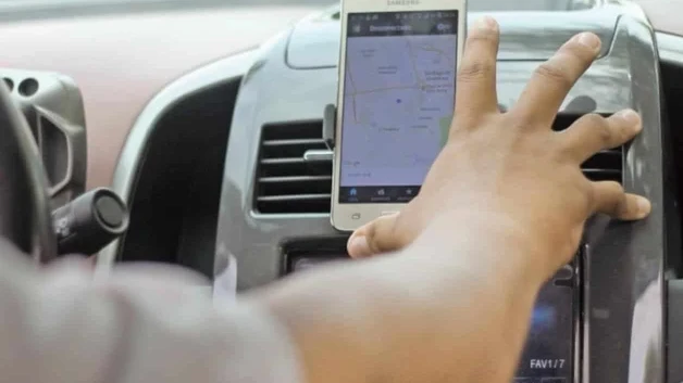Proponen libre acceso a taxis por aplicacion en aeropuertos