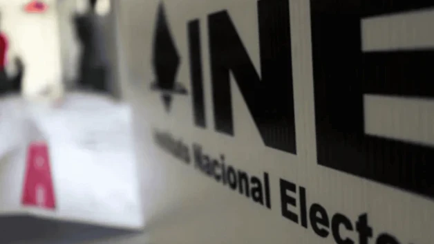 Ceremonia de izamiento marca arranque del Proceso Electoral 2026-2027