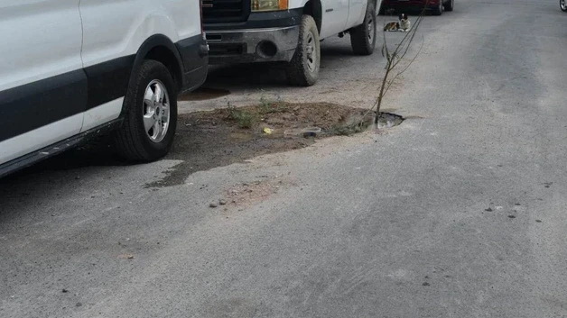 Fuga de agua amenaza con abrir socavon en La Presa