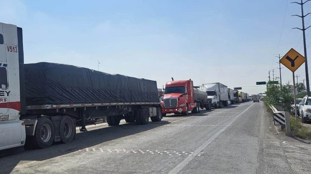 Saldran choferes para protestar por la violencia en las carreteras