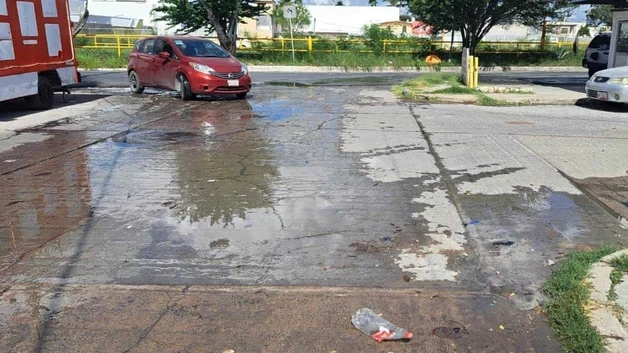 Reaparece fuga de agua en colonia Modulo 2000