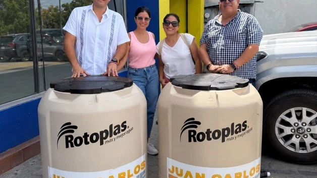 Buscan paliar falta de agua con tinacos