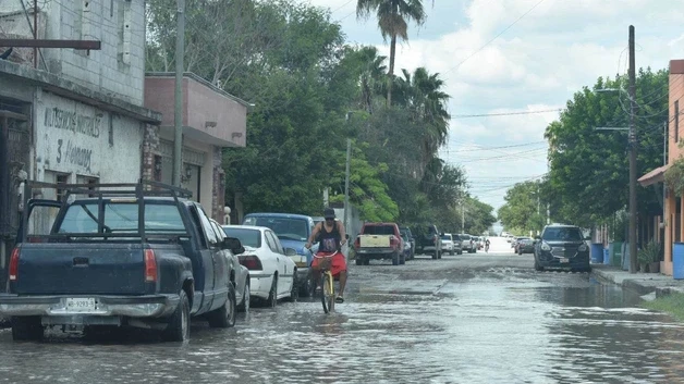 Se van los aguaceros, pero el agua no se va