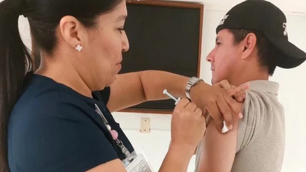 Abre Pemex vacunacion contra influenza en la poblacion