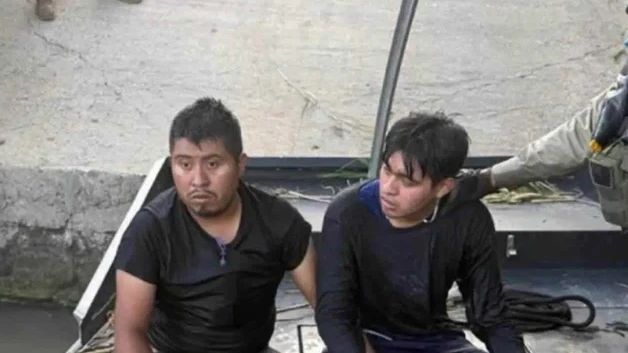 Imparable cruce de migrantes en el rio Bravo entre Laredos
