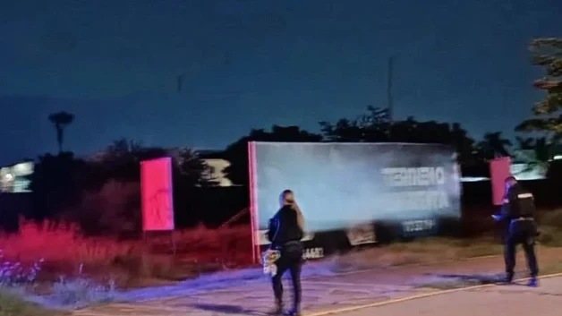 Hallan cuerpo de mujer asesinada, envuelta en tela