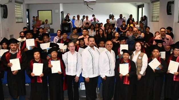 Concluyen estudios con AlfabetizaTecNM