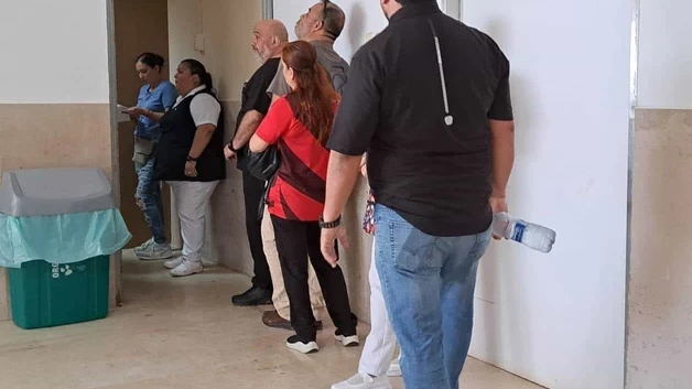 Votan en el IMSS tras 2 dias de protestas